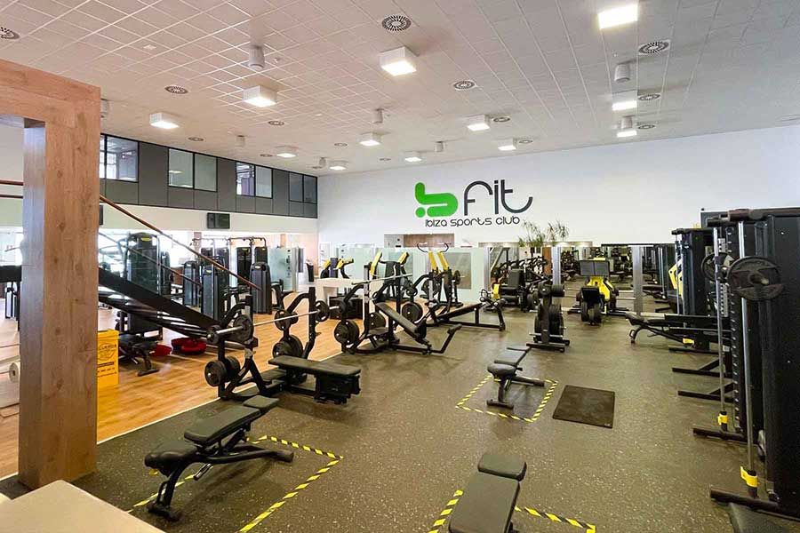 Fitness con máquinas de última generación Technogym en gimnasio Bfit Ibiza Gym